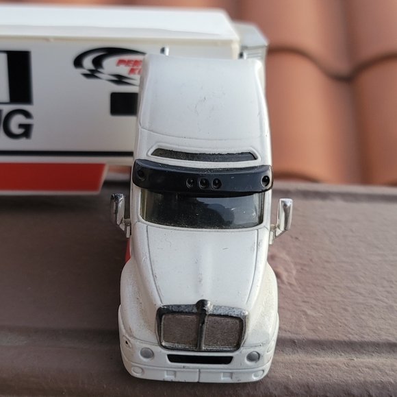 Vtg 1998 Hot Wheels Mobil 1 Racing Penske Racing Transporter Truck - Picture 2 of 6